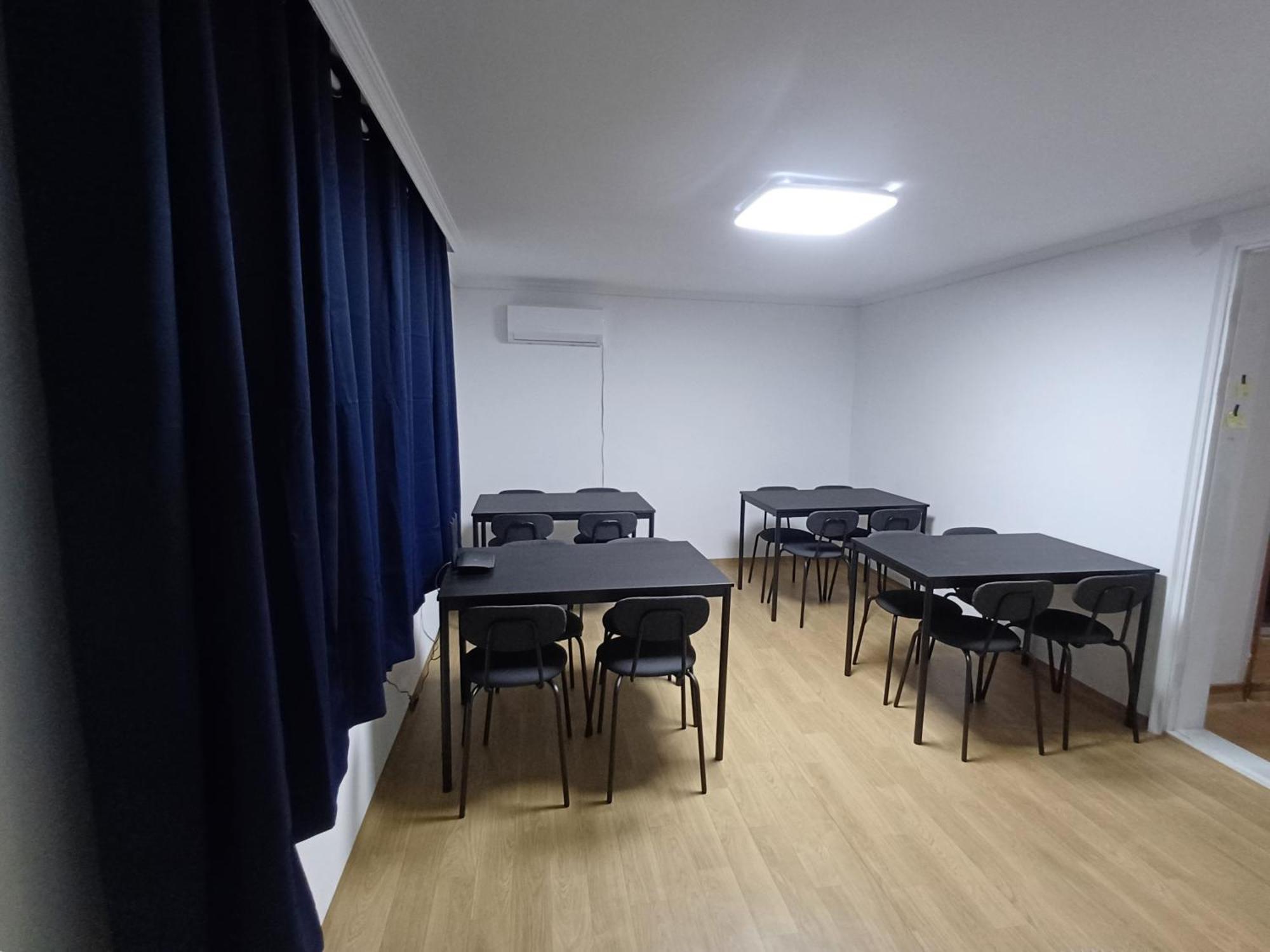 Ocean's - Foreigners Only Hostel *